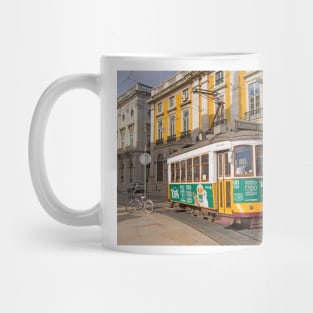 Eléctrico amarelo. Lisbon tram. Mug